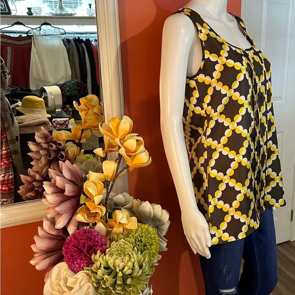 BEAUTIFUL, TORY BURCH Grey, yellow, and white sleeveless blouse. size 6 - Picture 5 of 16